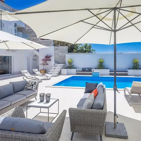 Luxury With Pool With Sea View , 50m From The By Wiibuk Punat