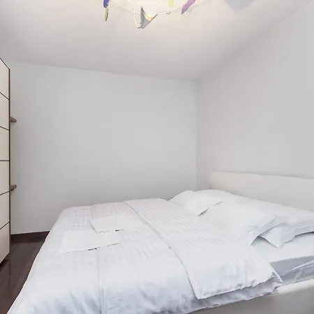 Luxury With Pool With Sea View , 50m From The By Wiibuk * Punat