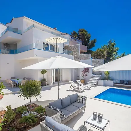 Luxury With Pool With Sea View , 50m From The By Wiibuk Punat