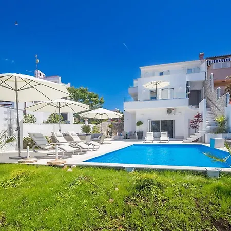 Luxury With Pool With Sea View , 50m From The By Wiibuk *