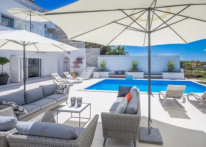 Luxury With Pool With Sea View , 50m From The By Wiibuk Punat