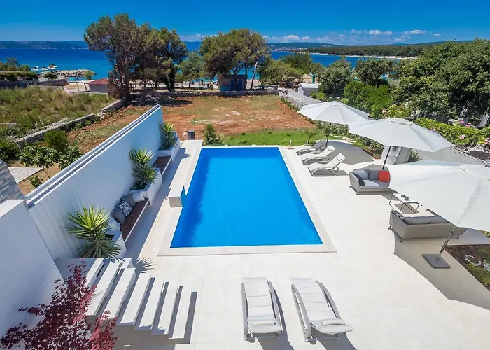 Luxury With Pool With Sea View , 50m From The By Wiibuk