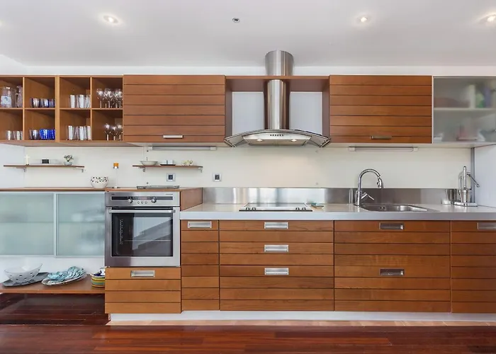 Luxury With Pool With Sea View , 50m From The By Wiibuk